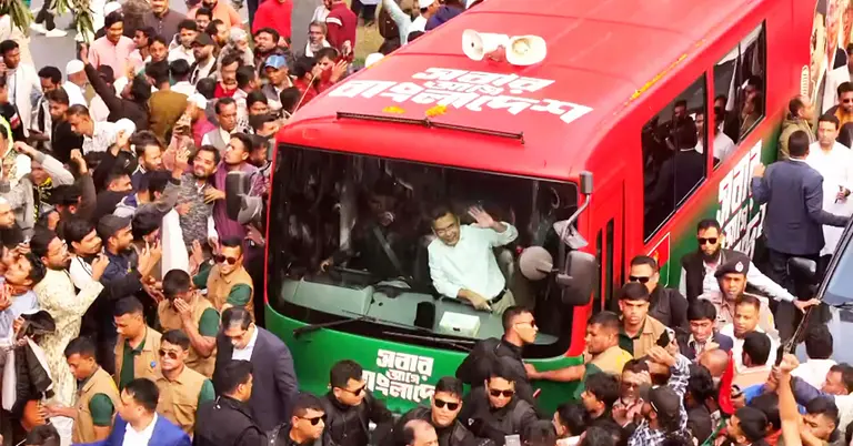 জিয়াউর রহমানের সমাধিস্থলে তারেক রহমান